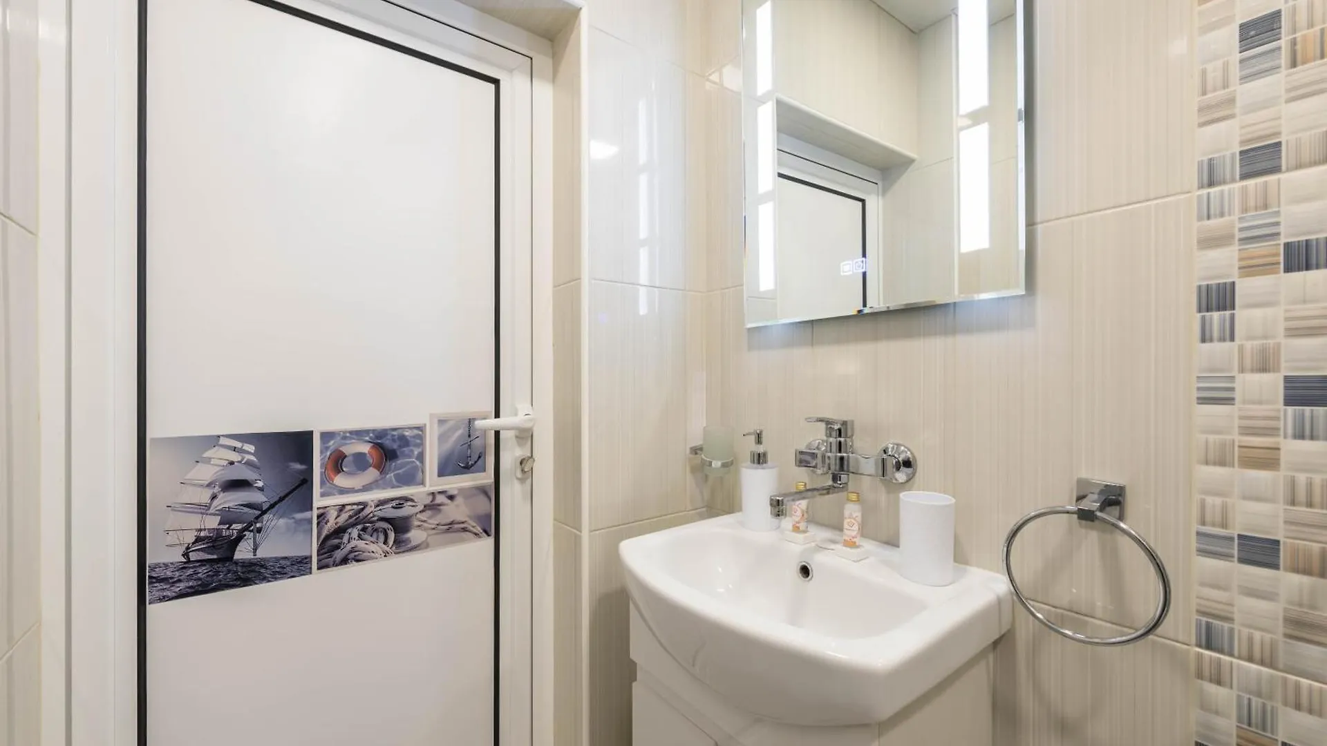 Apartament Downtown Аpartment With Free Parking Warna