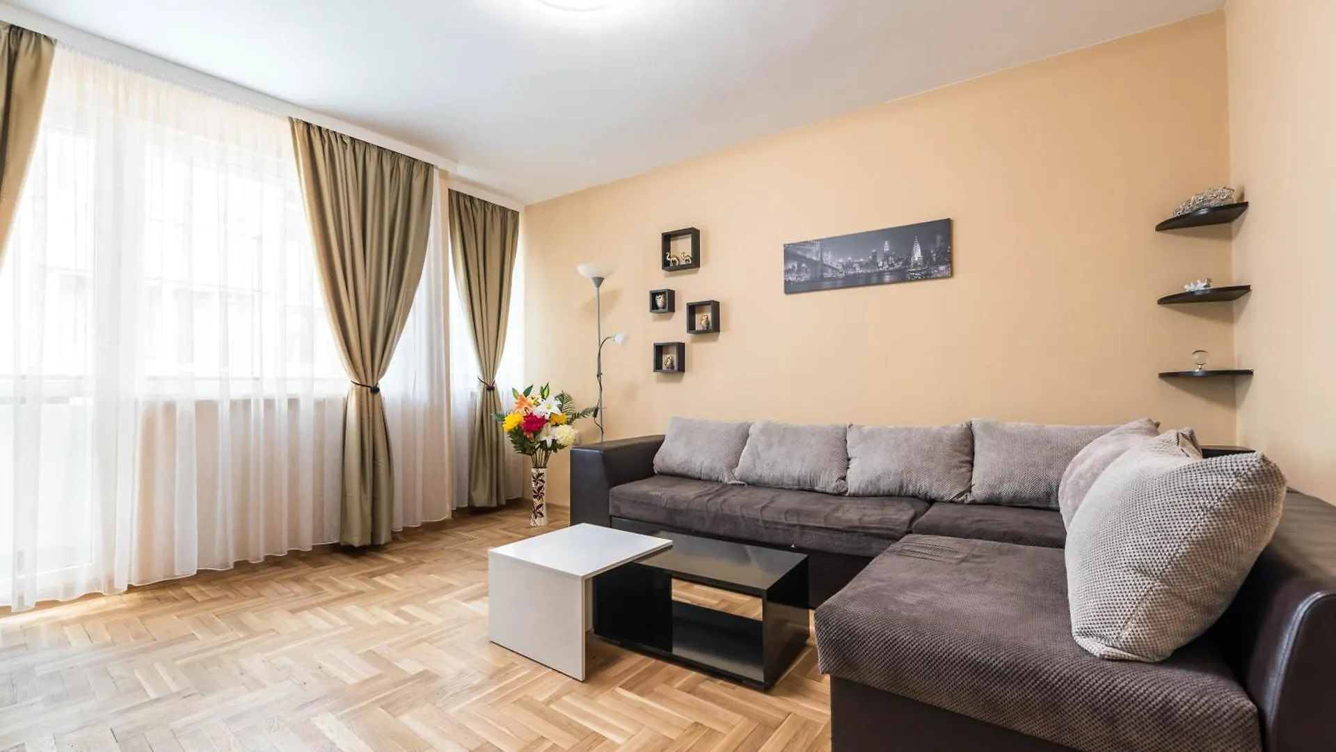 Downtown Аpartment With Free Parking Apartment Varna